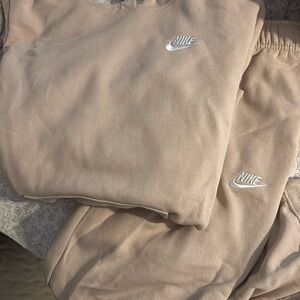 Women’s Nike sweat outfit